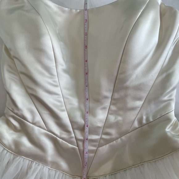 Satin and tulle wedding gown size 2-4 - Picture 10 of 11